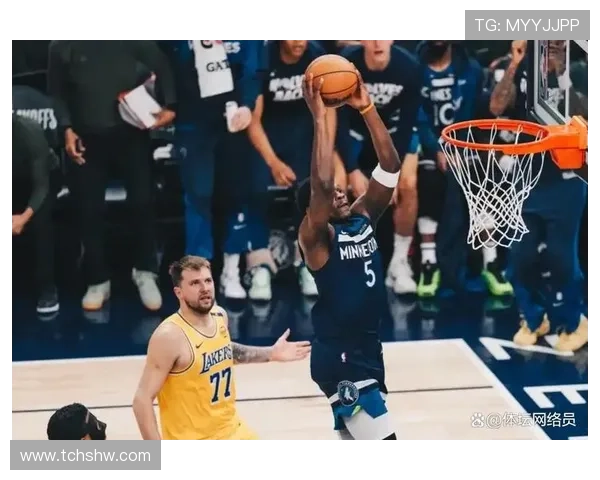 爱德华兹首节爆发砍下14分2板3助强势对飙东契奇展现核心风采